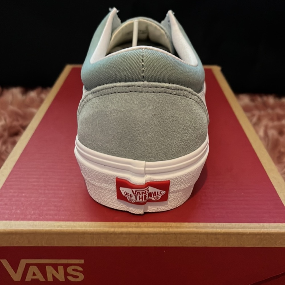 Vans - Picture 4 of 5